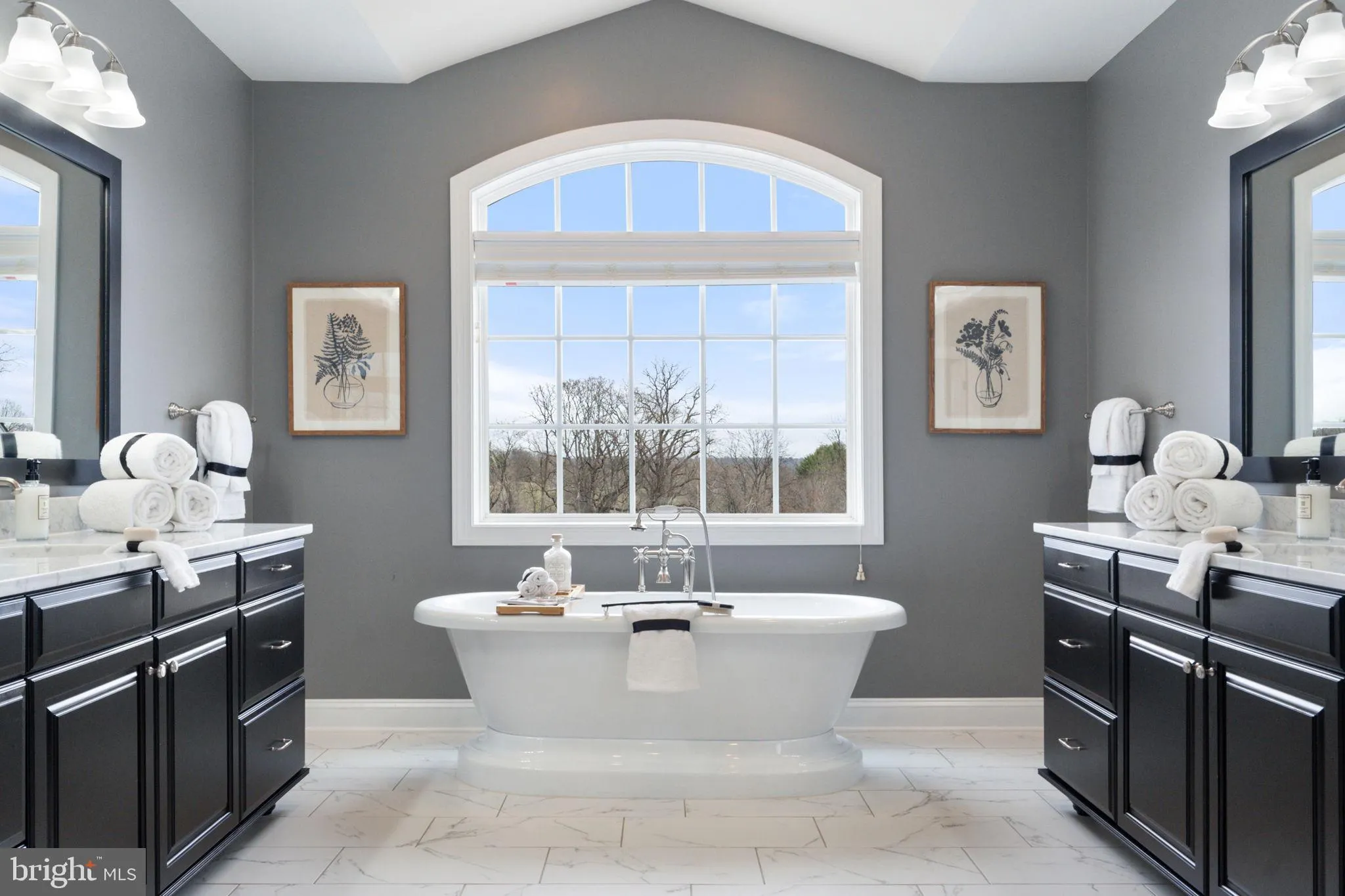 Purcellville, Virginia 20132, United States, 5 Bedrooms Bedrooms, ,6 BathroomsBathrooms,Residential,Active,94059