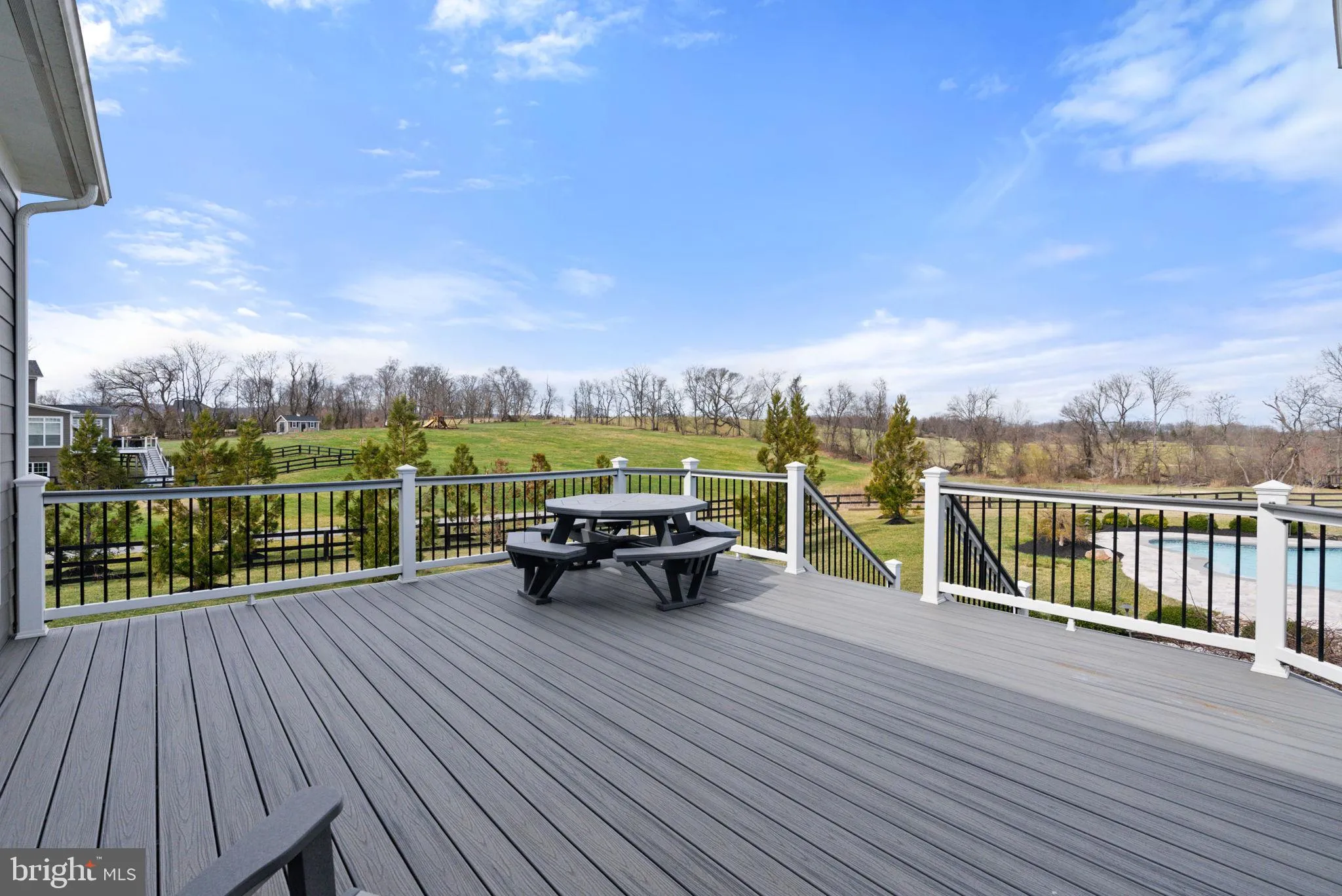 Purcellville, Virginia 20132, United States, 5 Bedrooms Bedrooms, ,6 BathroomsBathrooms,Residential,Active,94059