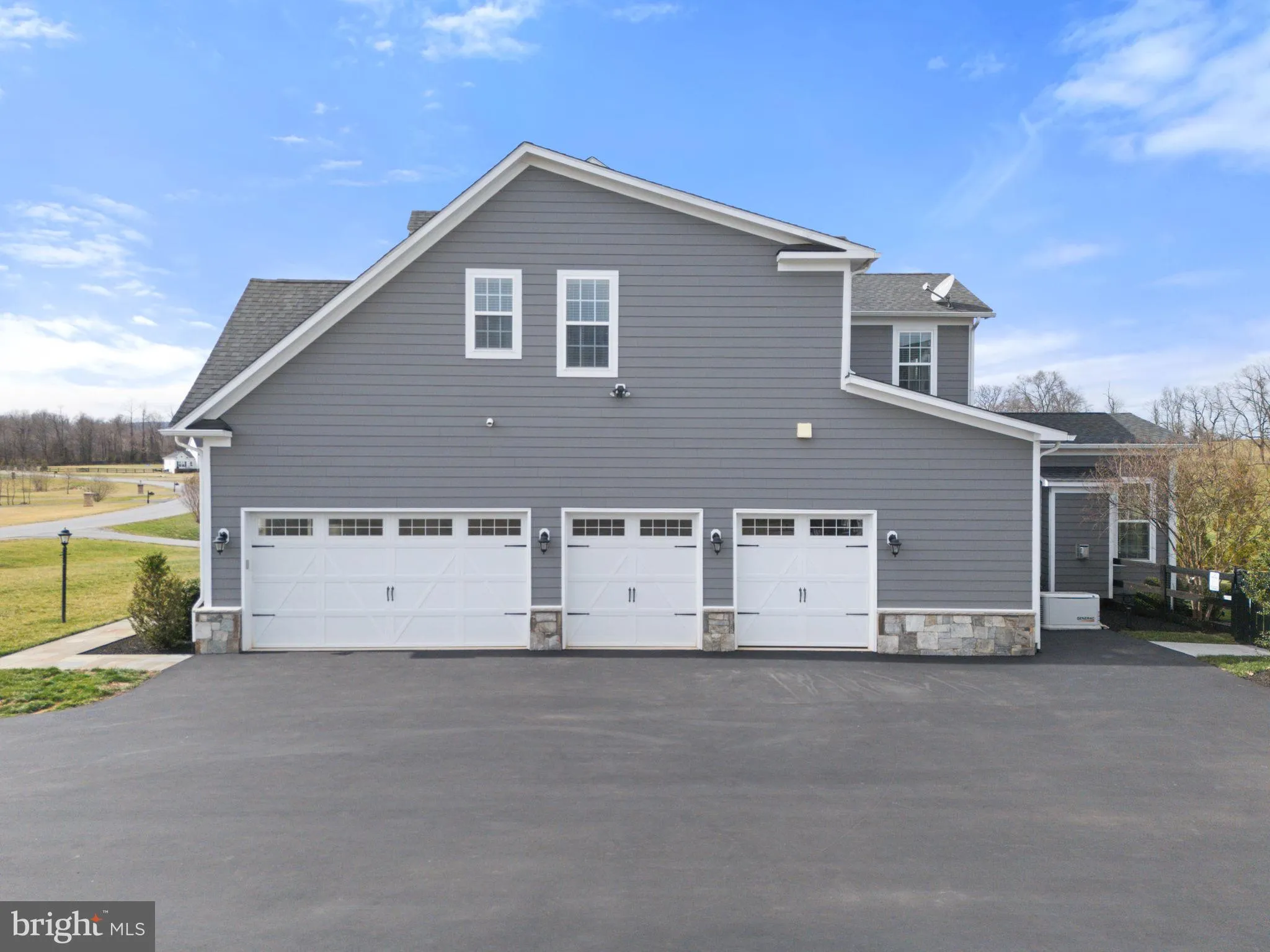 Purcellville, Virginia 20132, United States, 5 Bedrooms Bedrooms, ,6 BathroomsBathrooms,Residential,Active,94059