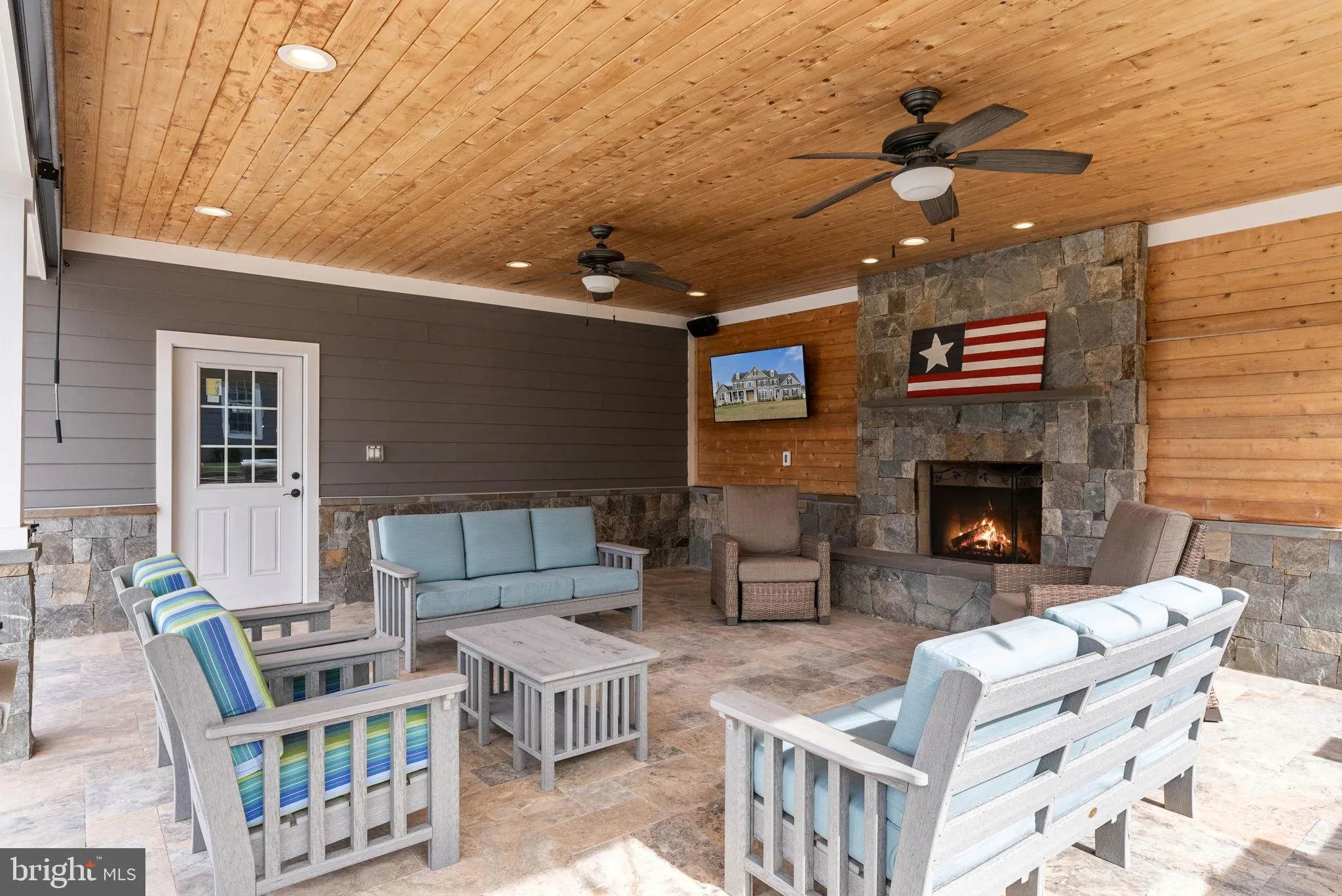 Purcellville, Virginia 20132, United States, 5 Bedrooms Bedrooms, ,6 BathroomsBathrooms,Residential,Active,94059