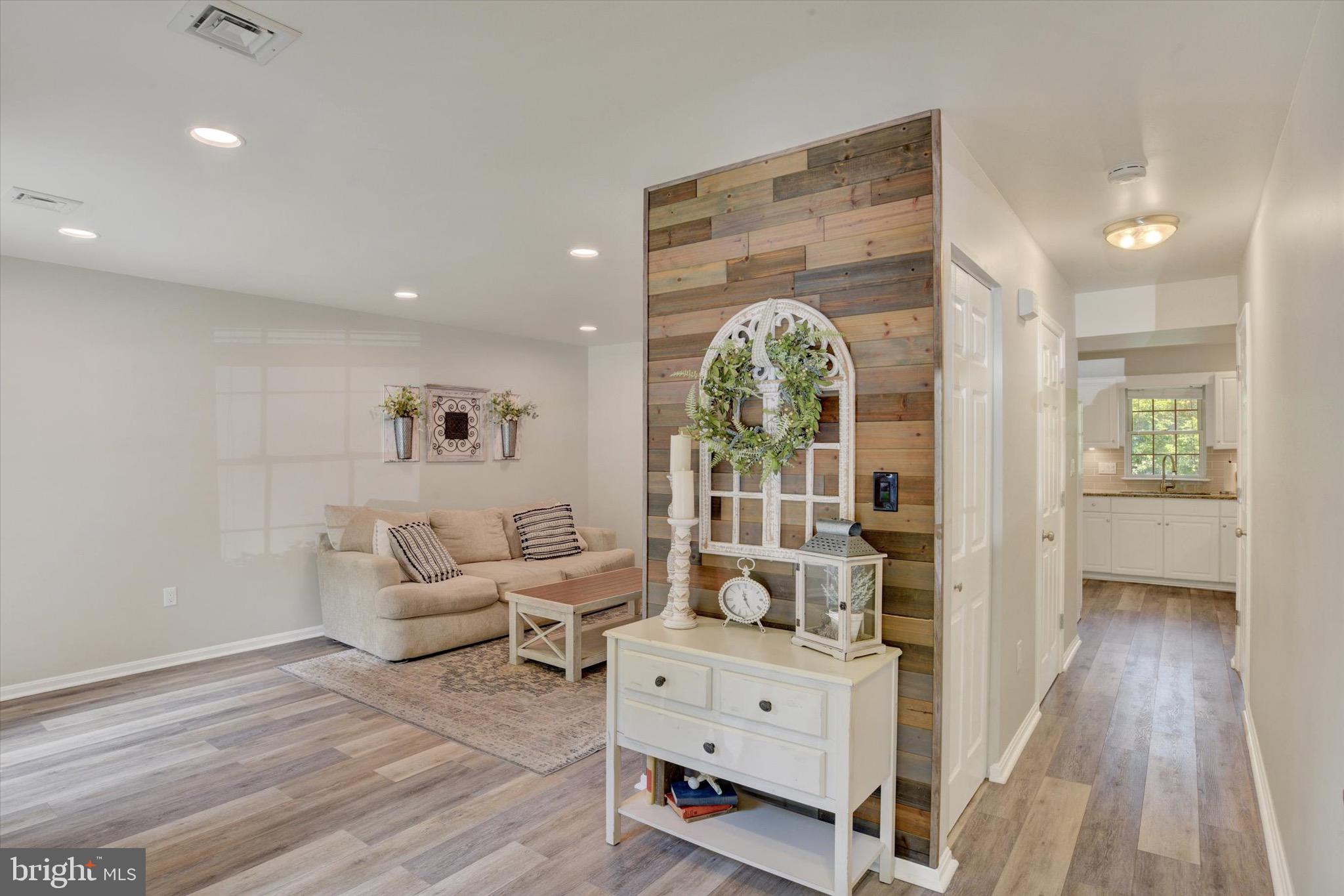 1487 OLDE OAK COURT