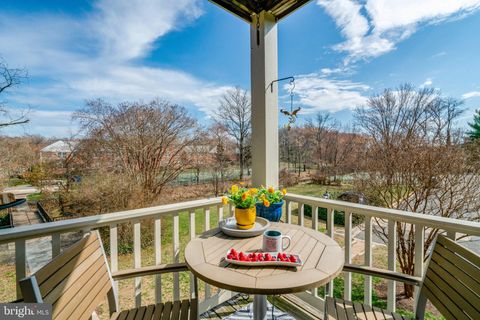 Photo of 6611 E Wakefield Drive #B1, ALEXANDRIA, VA 22307 (MLS # VAFX2294974)