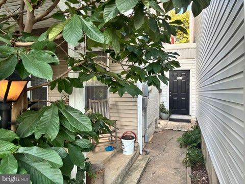 Townhouse For Sale - 433 N 41st Street<br/> PHILADELPHIA, PA 19104