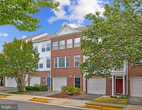 Townhouse For Sale - 4113 River Forth Drive<br/> FAIRFAX, VA 22030