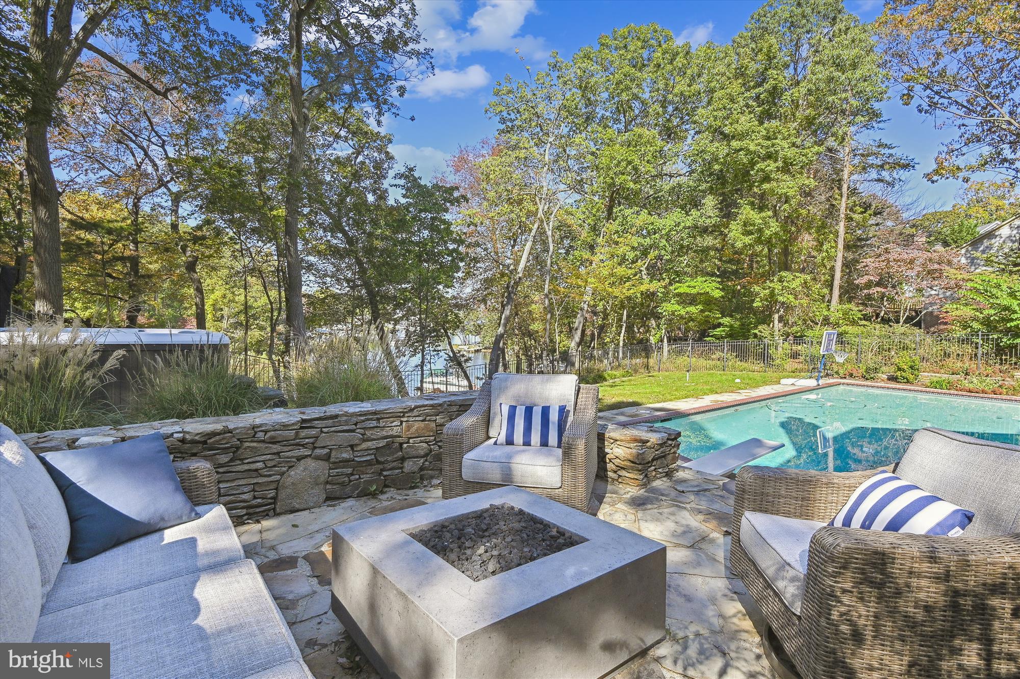 ULMSTEAD COVE - Residential