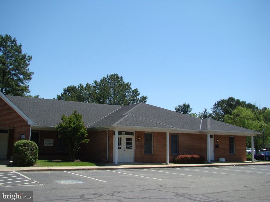 Currently offered as a large open area in the center with 2 handicap rest rooms, and a large waiting area with 8 private offices on the exterior perimeter. All utilities are metered separately. In move in condition with tile and carpet. Owner will also consider a lease. Plenty of parking. Was previously a physicians office with a large open bullpen in the center. No stairs to access. Plans available. Sale will include prorate share of CAM.
Located in Easton's prime medical community with easy Route 50 access.