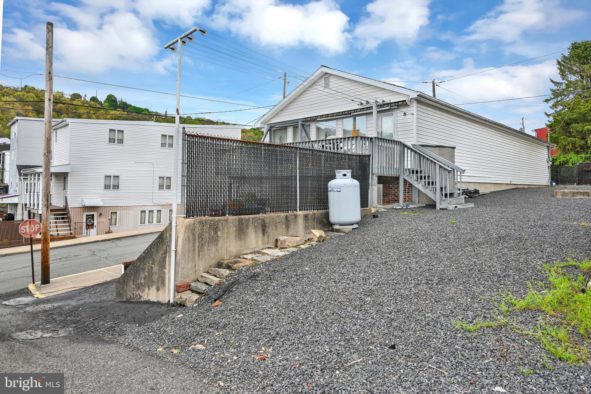500 W LLOYD STREET