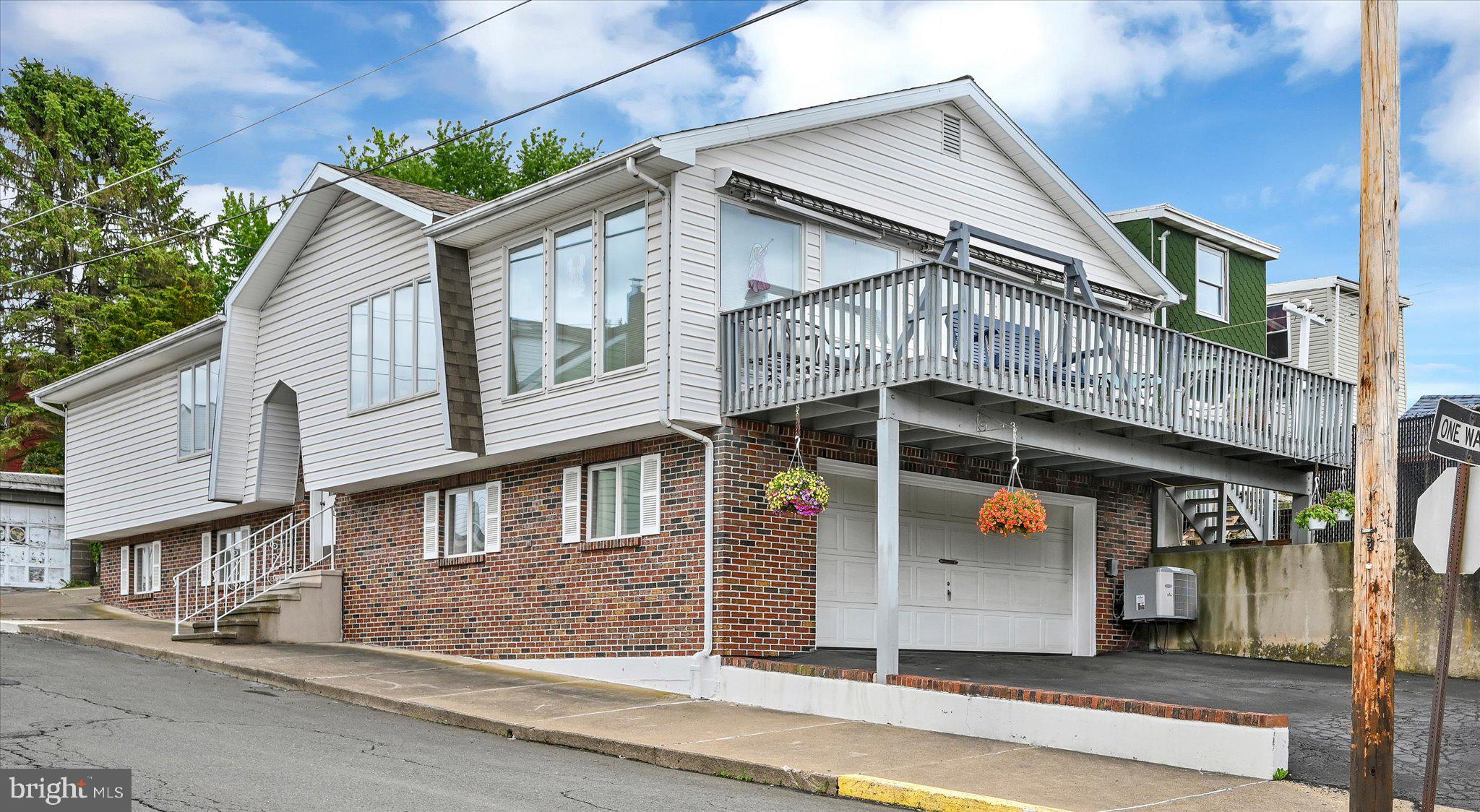 500 W LLOYD STREET