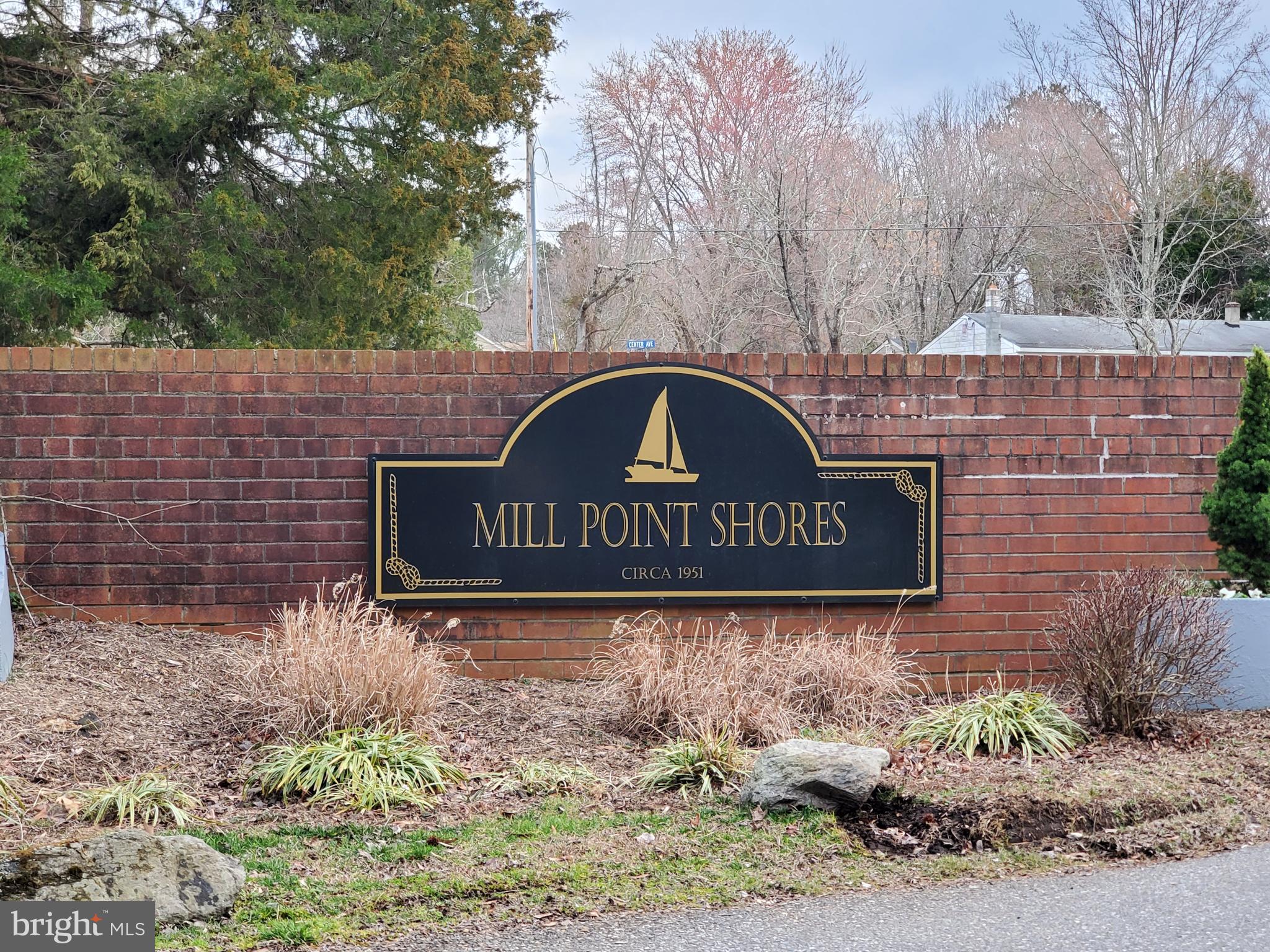 MILL POINT SHORES - Land