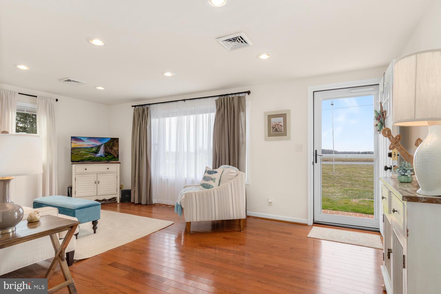 CHURCH HILL FARMS - Residential