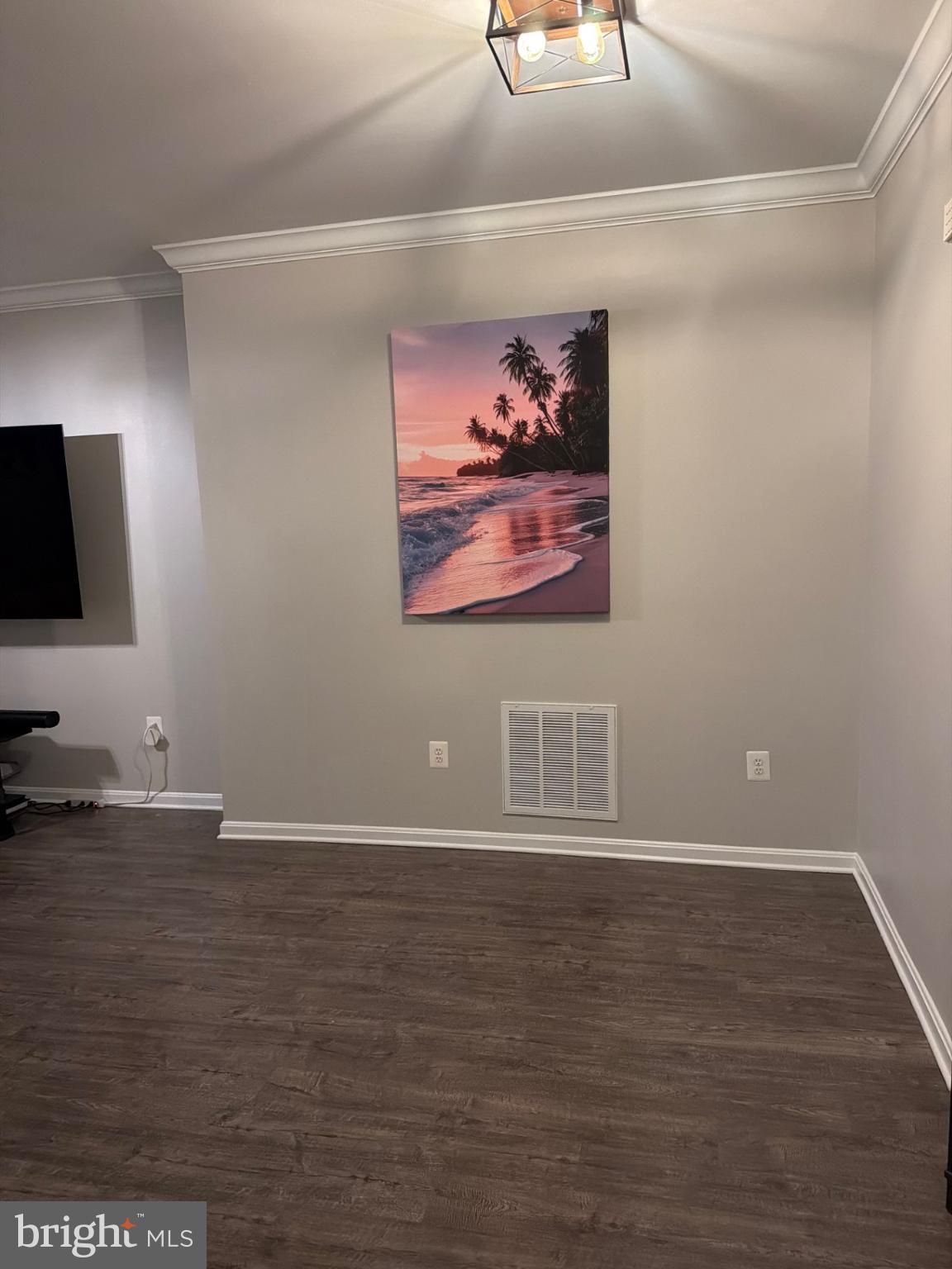 528 MCARTHUR TERRACE NE