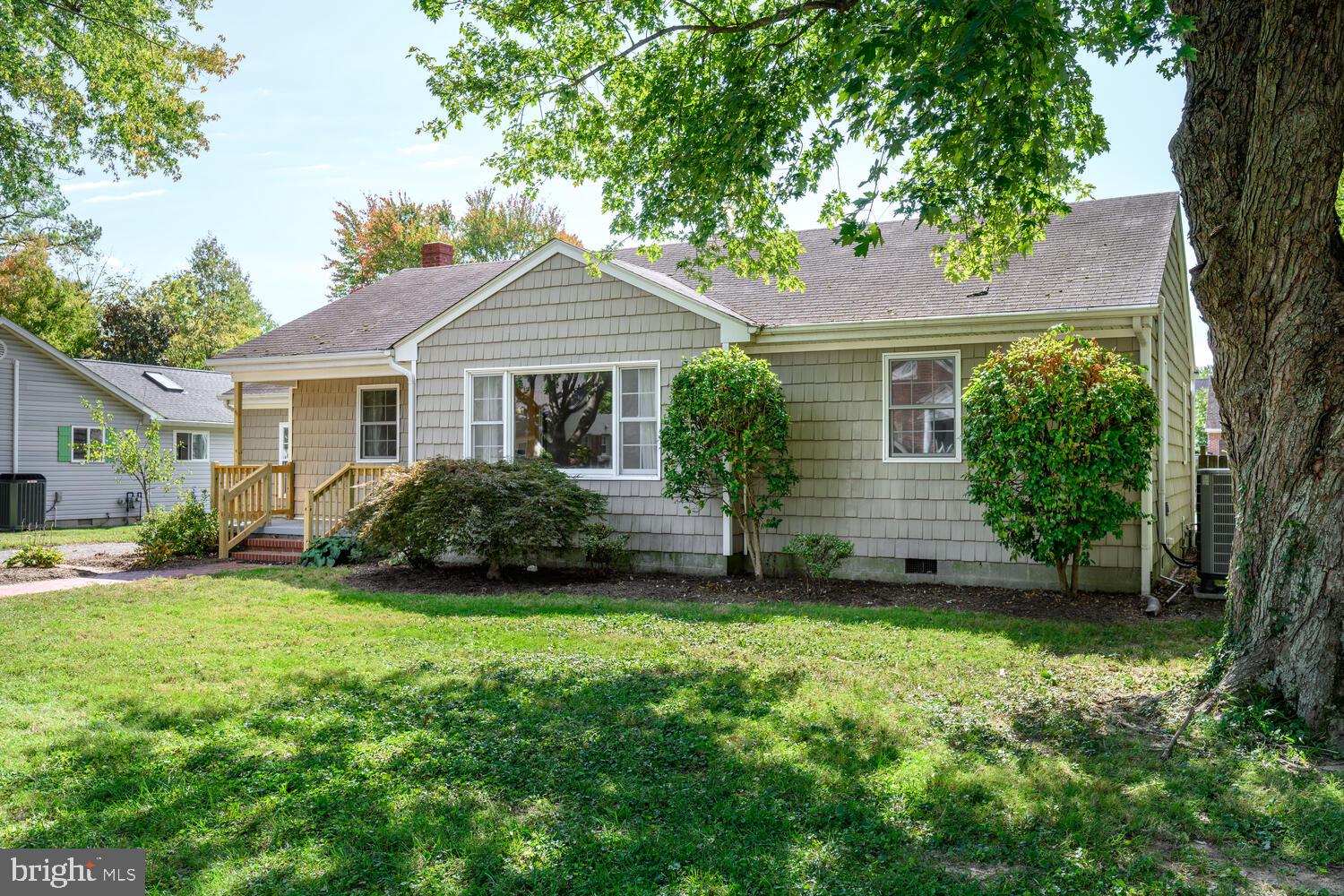 304 W OAK AVENUE