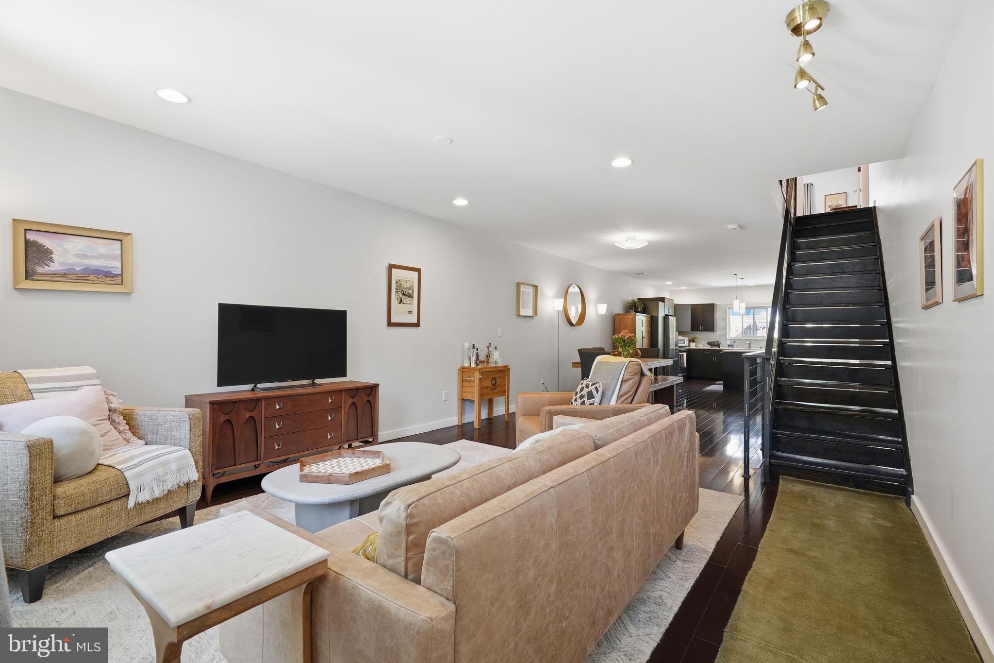 POINT BREEZE - Residential
