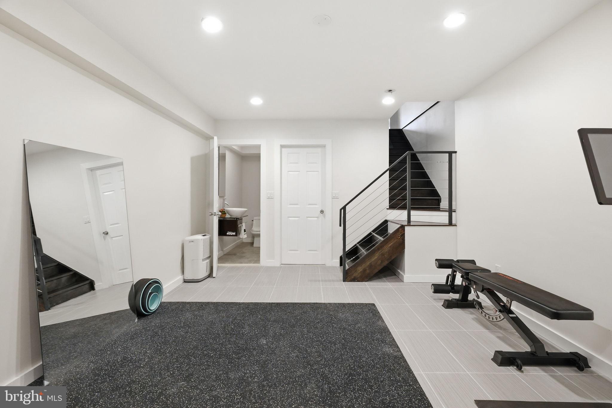 POINT BREEZE - Residential