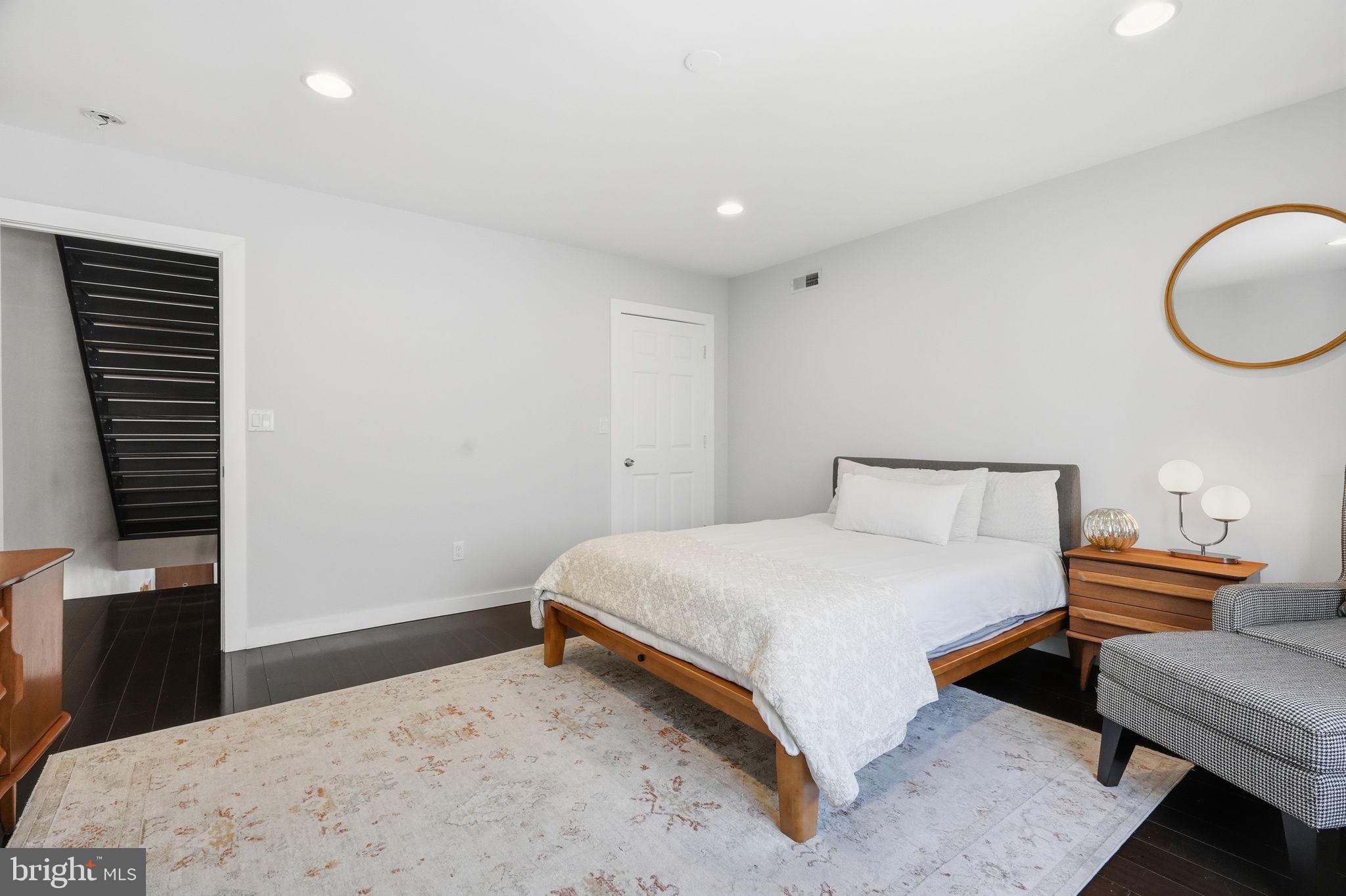 POINT BREEZE - Residential