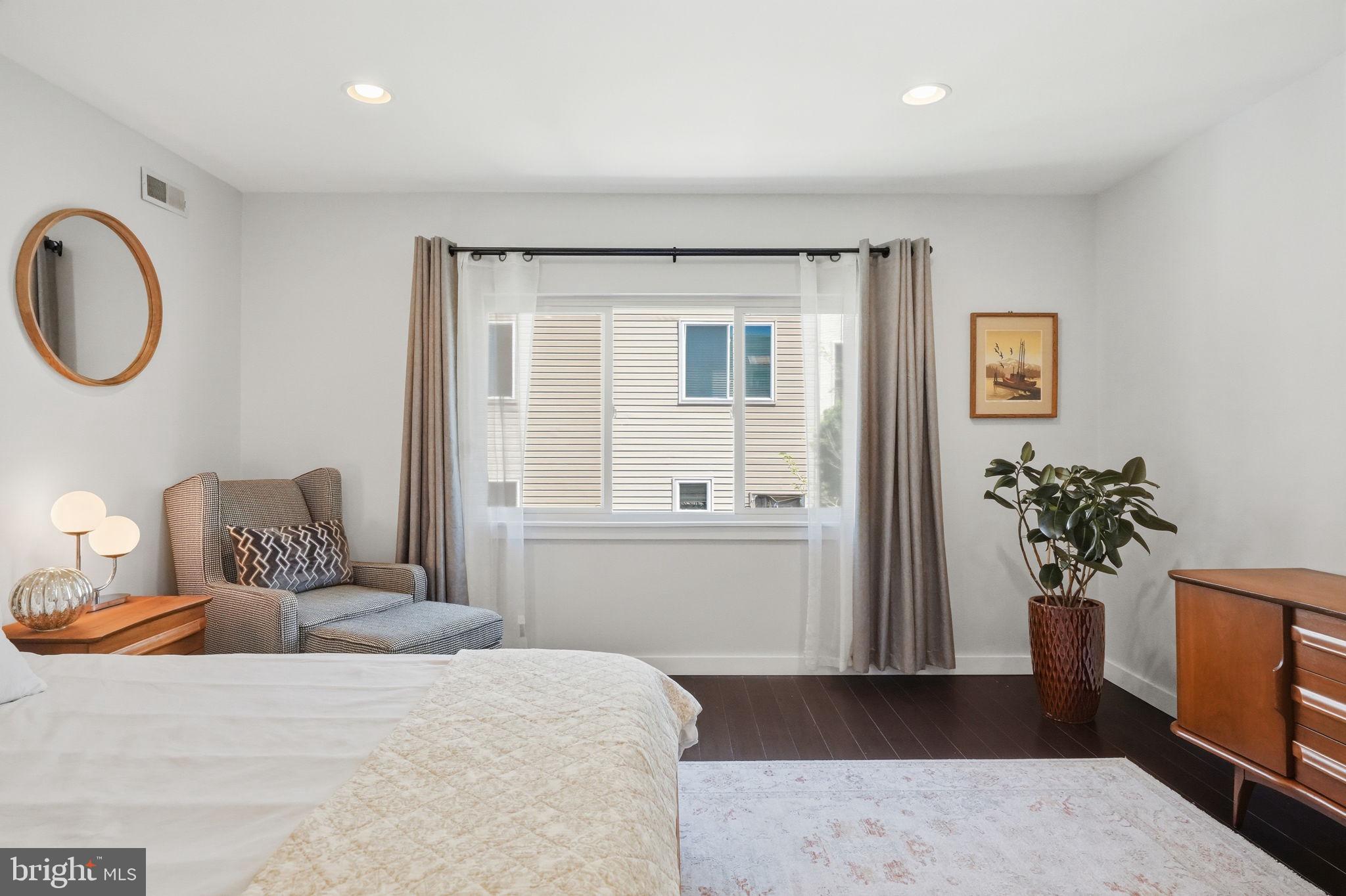 POINT BREEZE - Residential