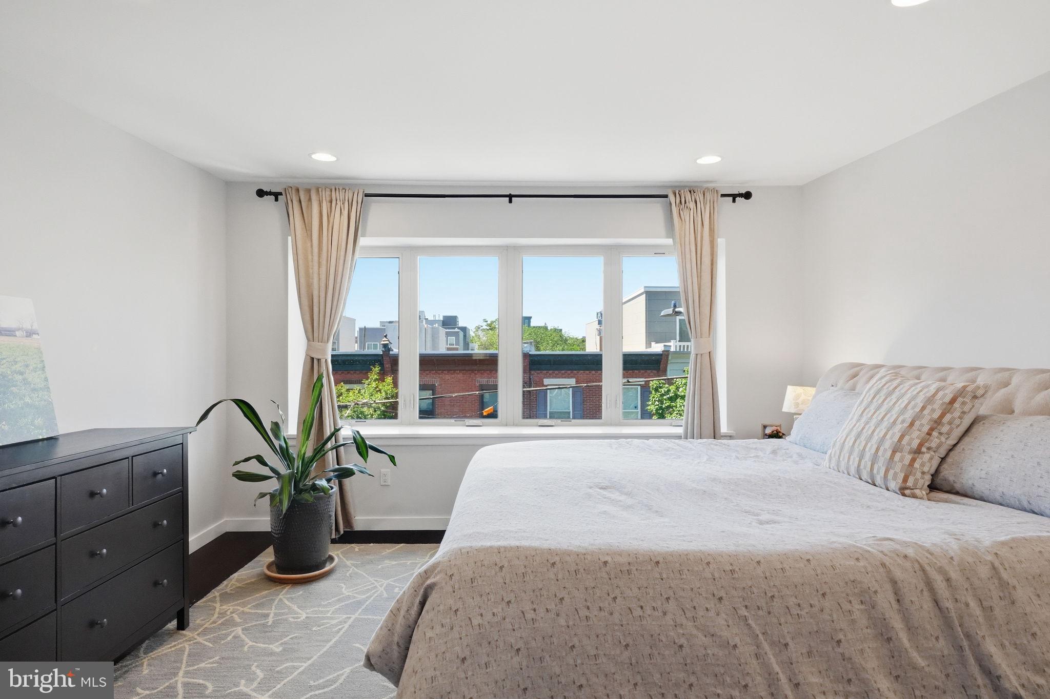 POINT BREEZE - Residential