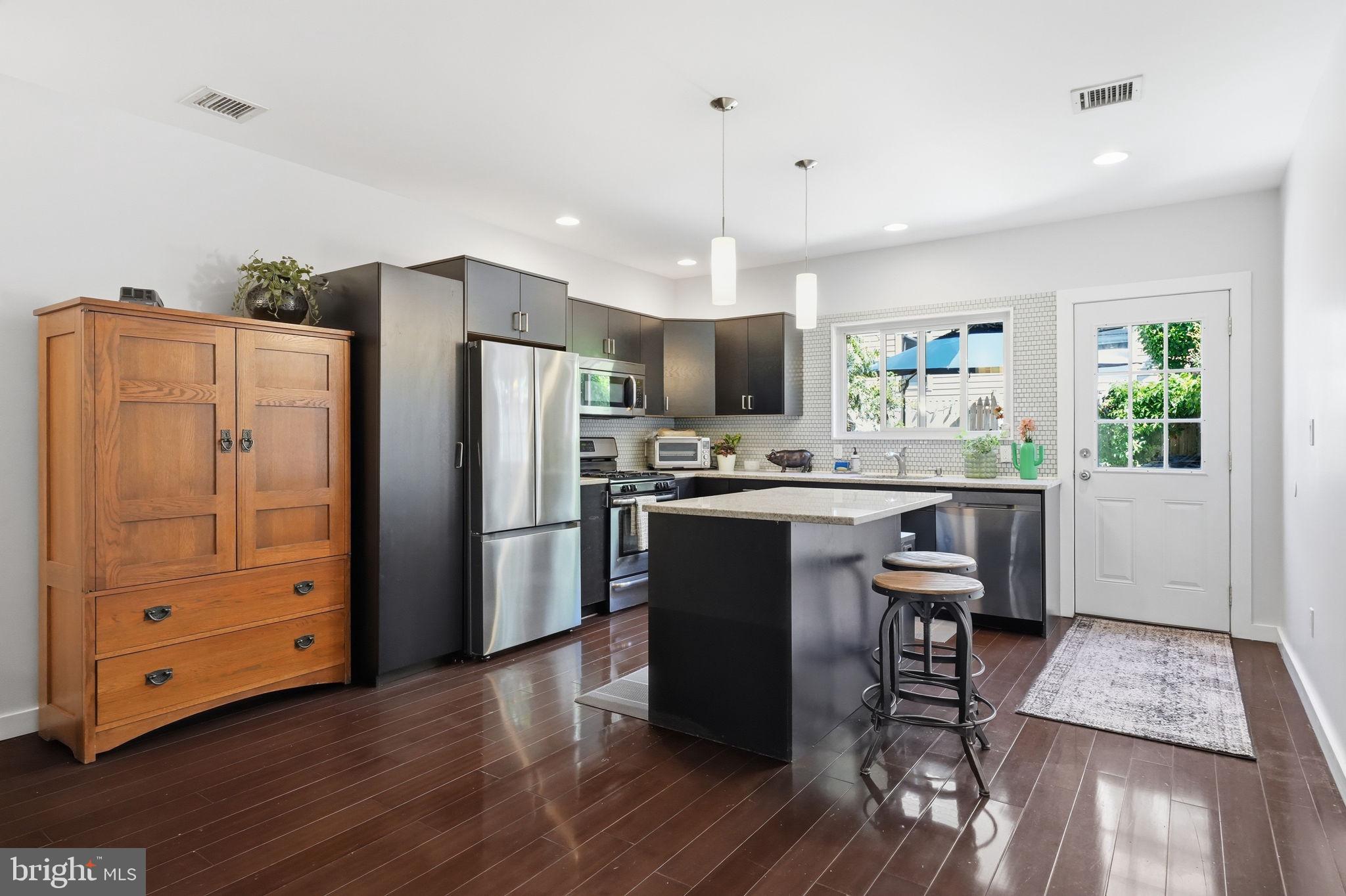 POINT BREEZE - Residential