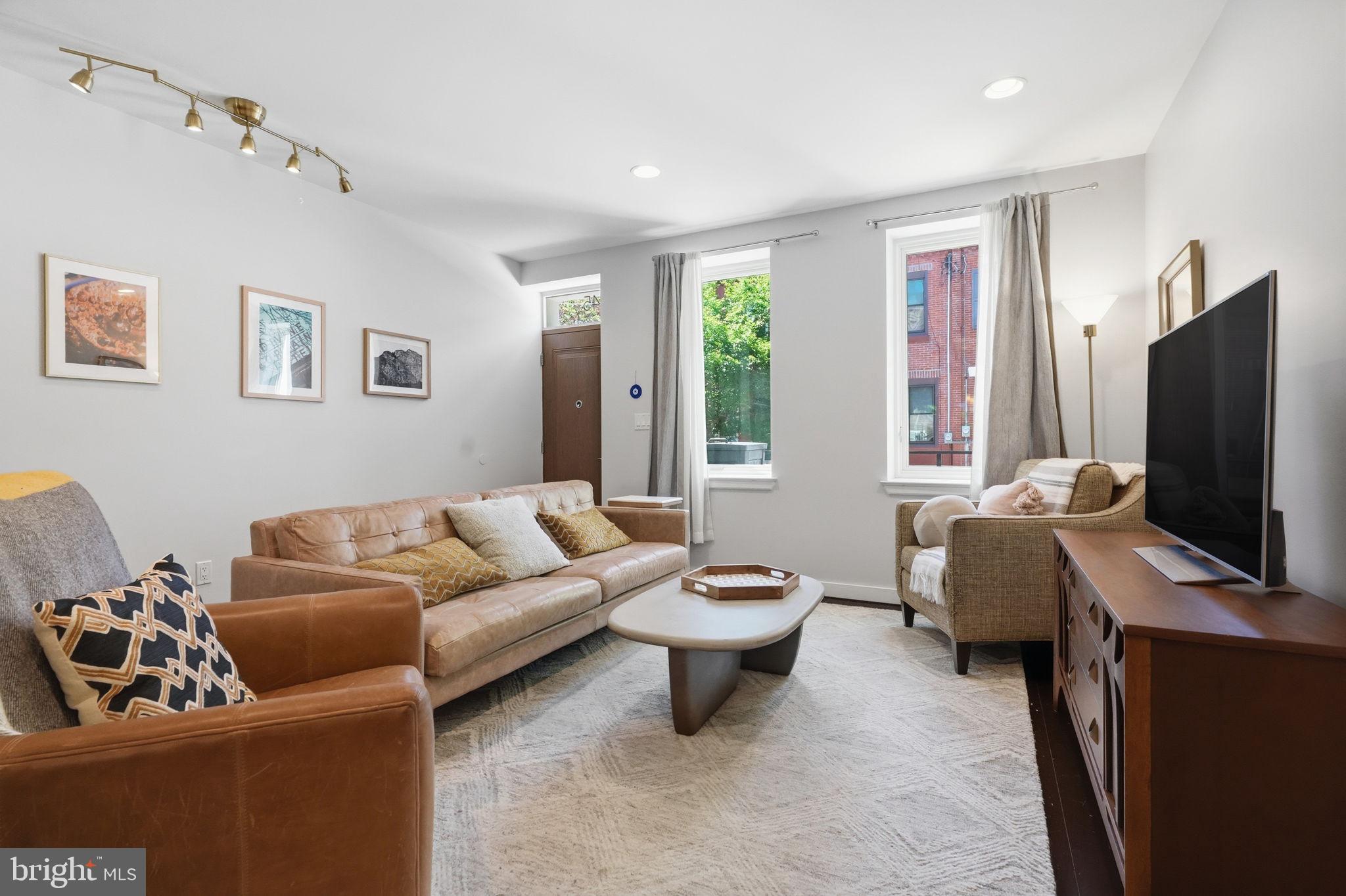 POINT BREEZE - Residential