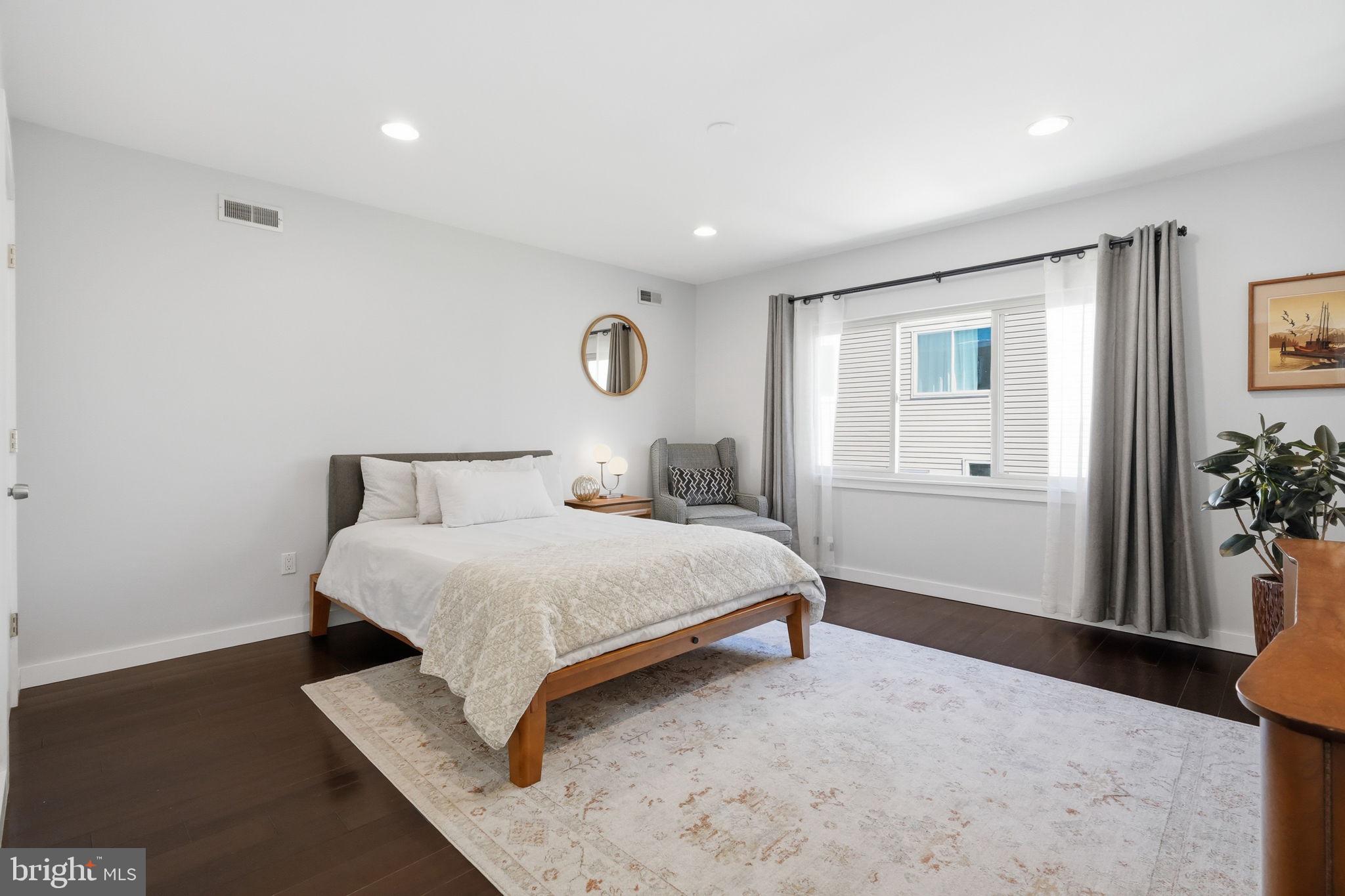 POINT BREEZE - Residential