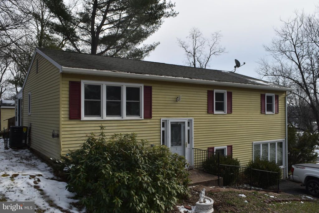 Photo of 5 Locust Circle, ETTERS, PA 17319 (MLS # PAYK2094978)