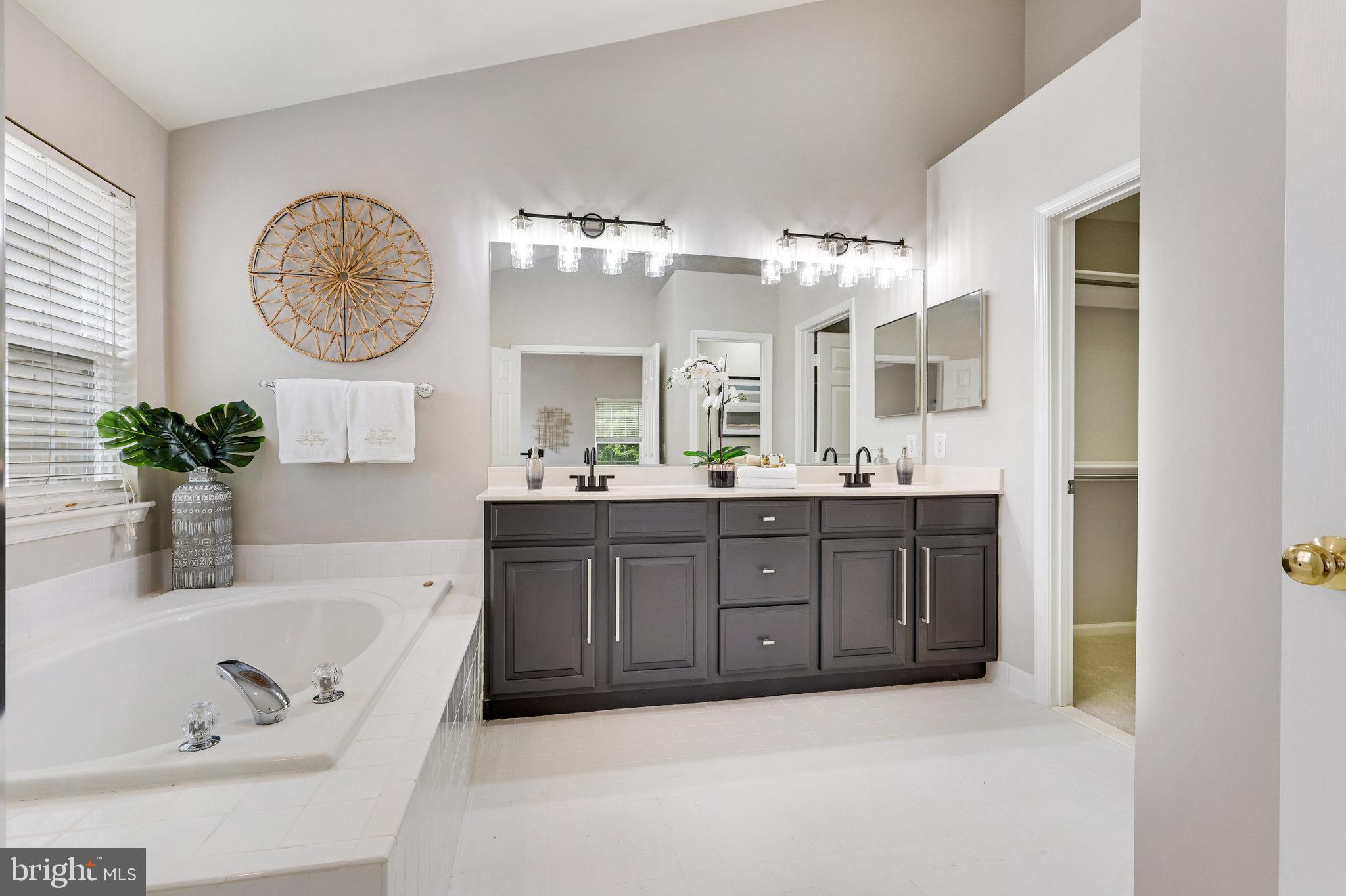 LAKES AT RED ROCK - Residential