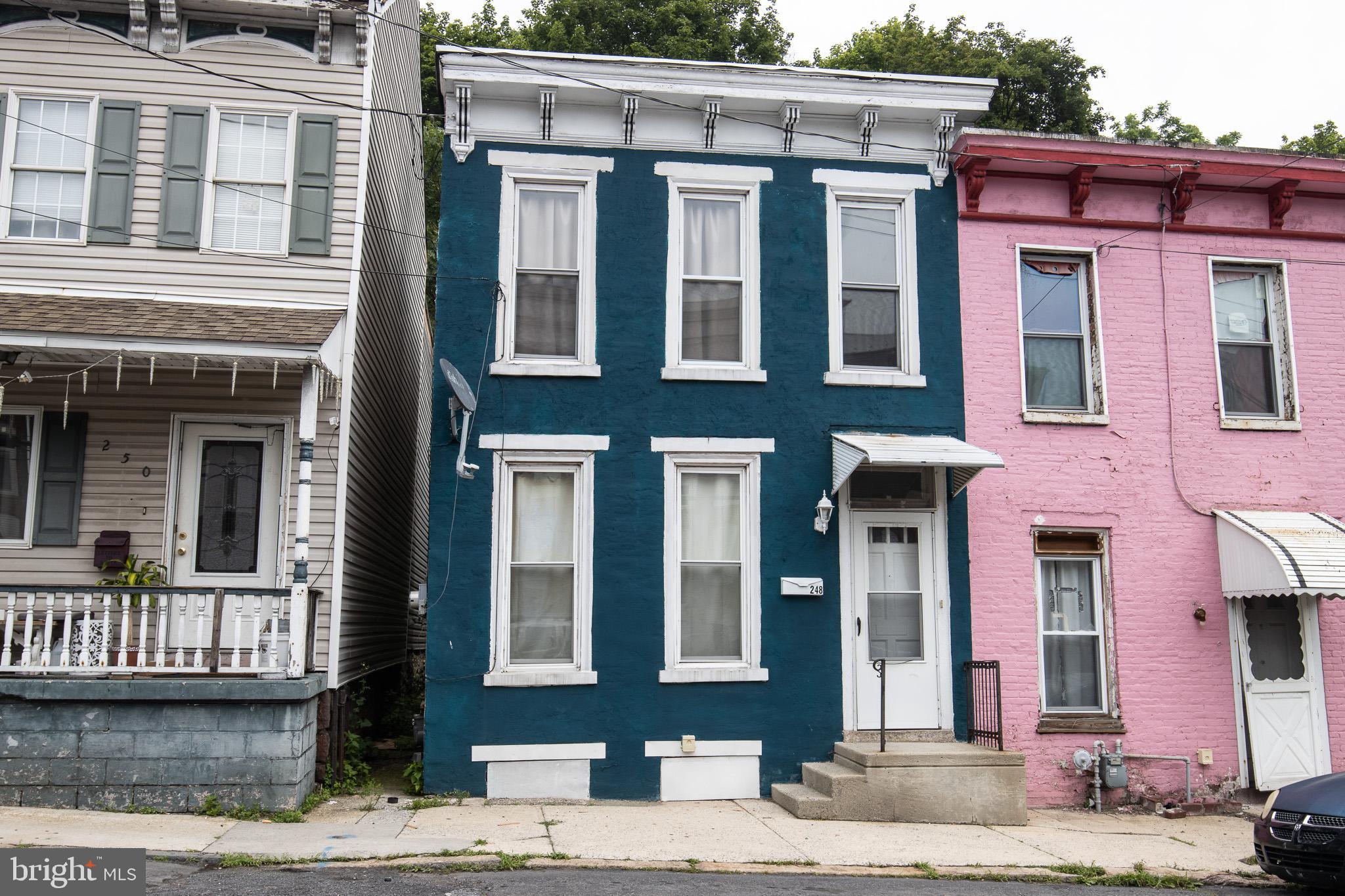 2 Bedroom 1 Bathroom Pottsville Home. Over 1300 Sq ft to move around. Home features a bonus 3rd possible bedroom. Economical gas heat and gas hot water. Appliances included. Move right in or add to your investment portfolio. Call for a showing today!