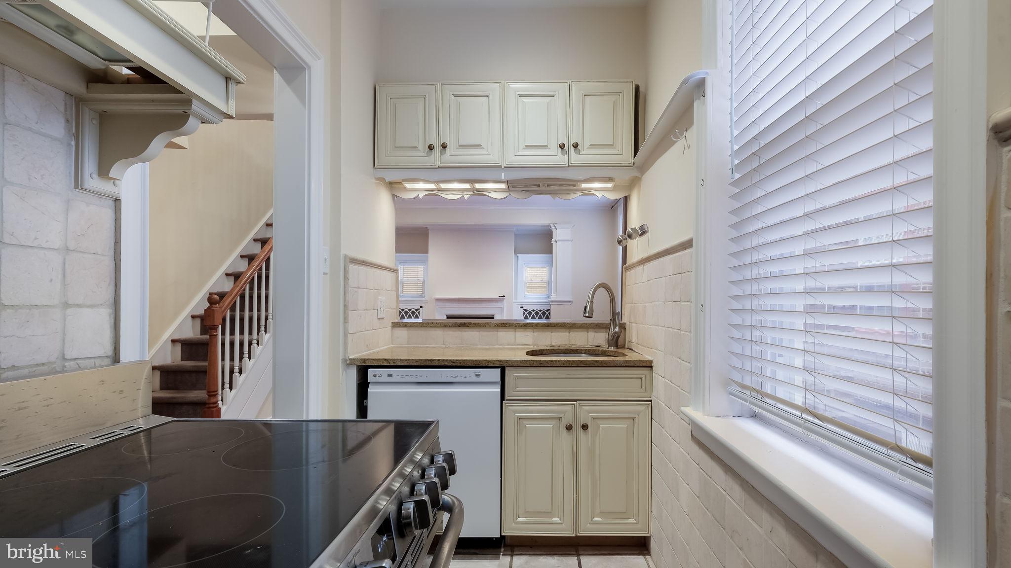 WASHINGTON SQ WEST - Residential
