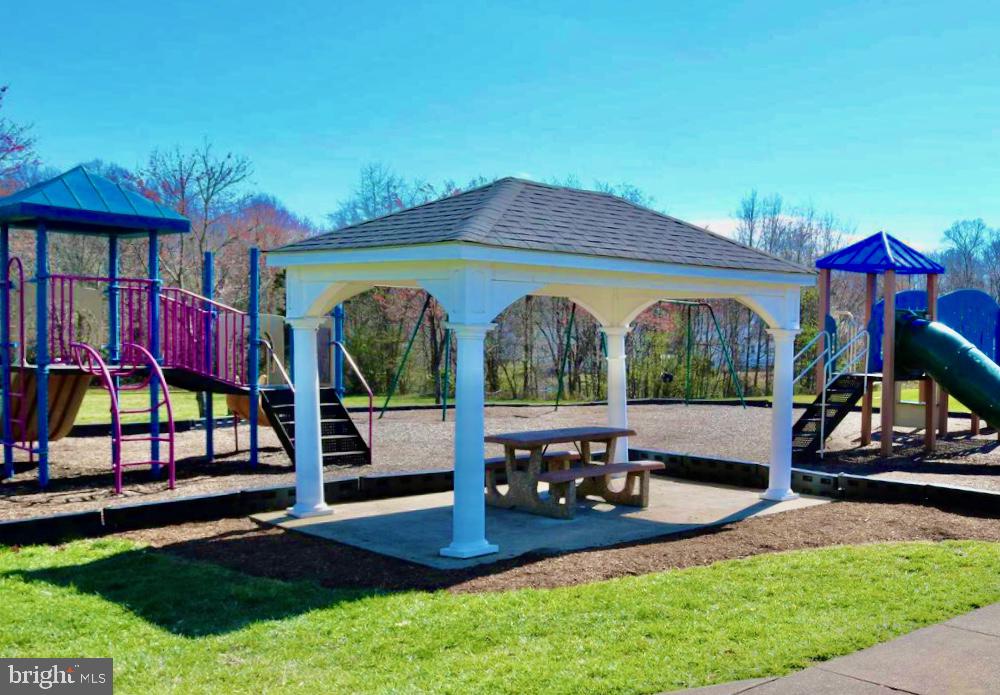 FOX POINT - Residential