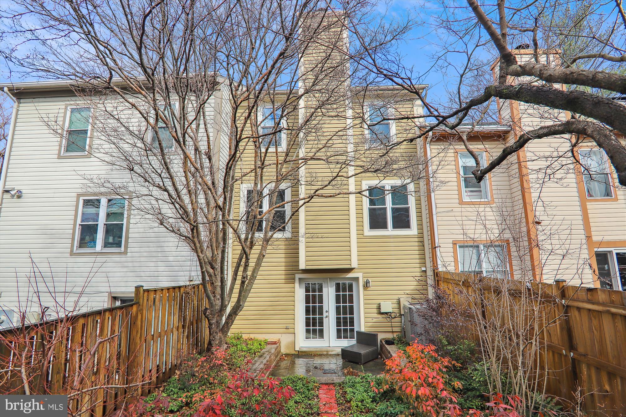 COLLEGE VIEW - Residential Lease