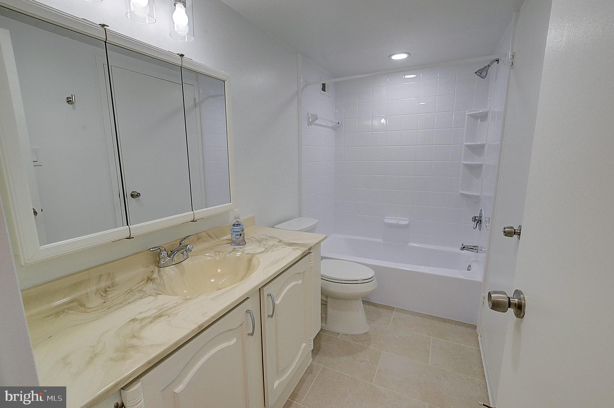 PROMENADE TOWERS - Residential