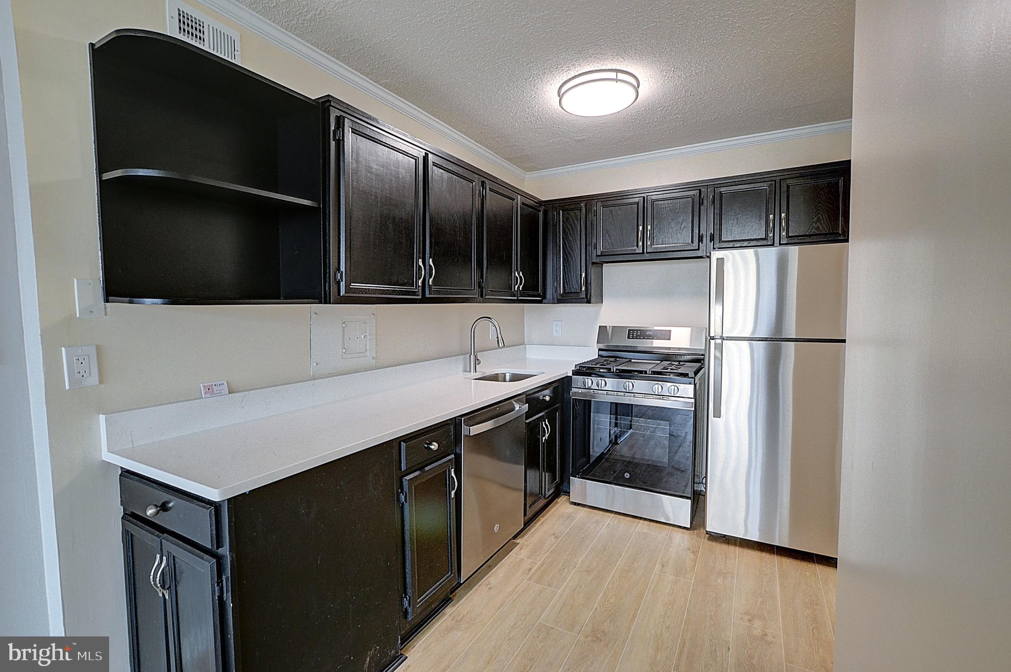 PROMENADE TOWERS - Residential