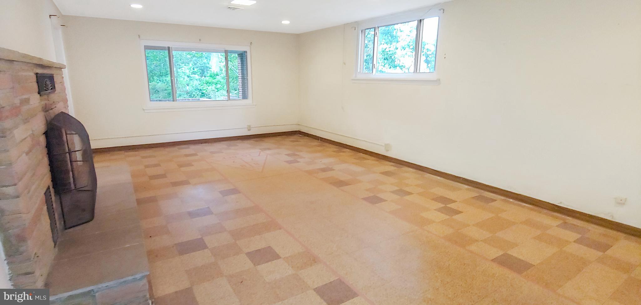 HALF PONE POINT - Residential