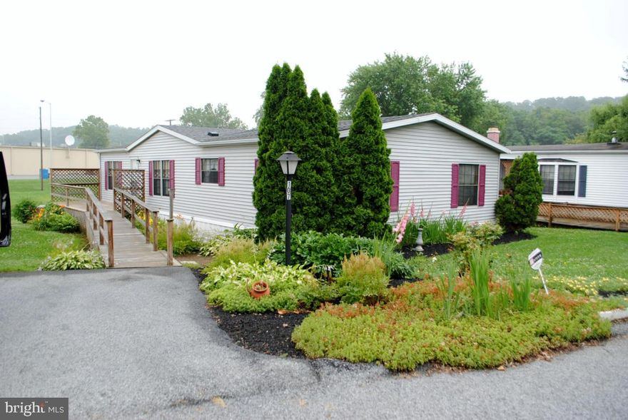 Retire in this lovely 28x56 doublewide with handicap ramp access. 1987 Redman Eaton Park (model) with 1680 sq ft and BRAND NEW ROOF with 25yr shingles. NEW FURNACE 2010. Could use some fresh paint and carpet to make this place shine. Owner lived here for 17 years and hated to leave. (Age-restricted community may allow under 55 buyers). Pet friendly, any size. Priced to sell quick. Move in quick. SEE 44 PHOTOS!