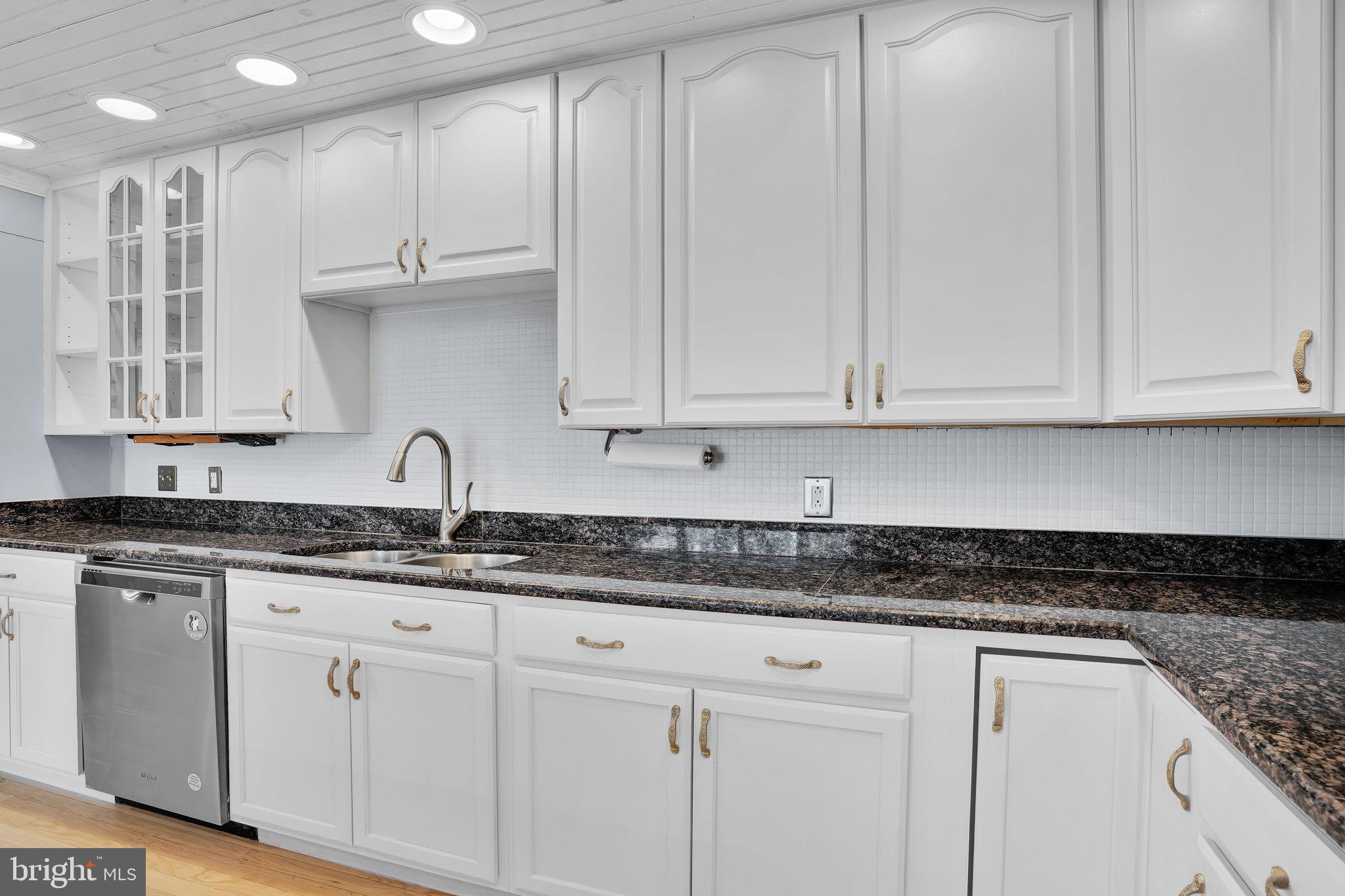 CALVERT BEACH ESTATES - Residential Lease