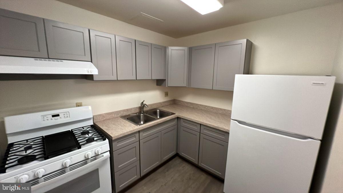 908 TANEY AVENUE 908