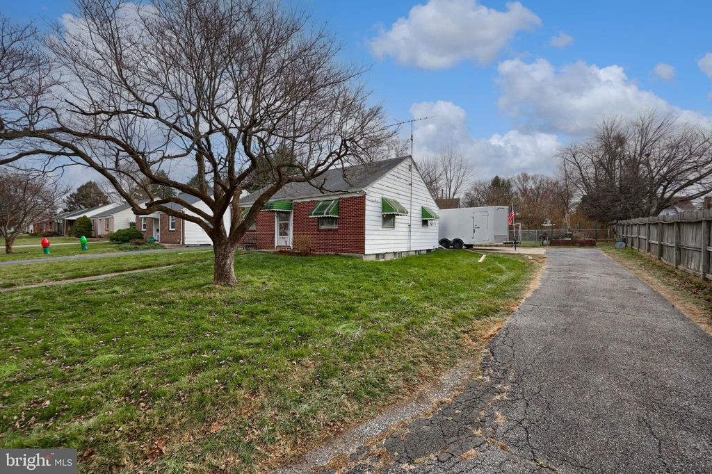 Photo of 202 Elizabeth Drive, LANCASTER, PA 17601 (MLS # PALA2080406)