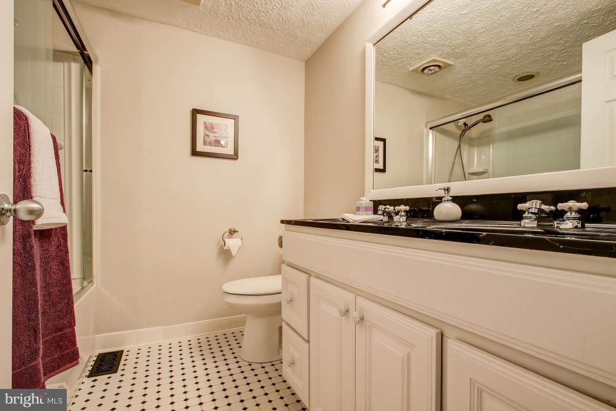 CRESTBROOK - Residential