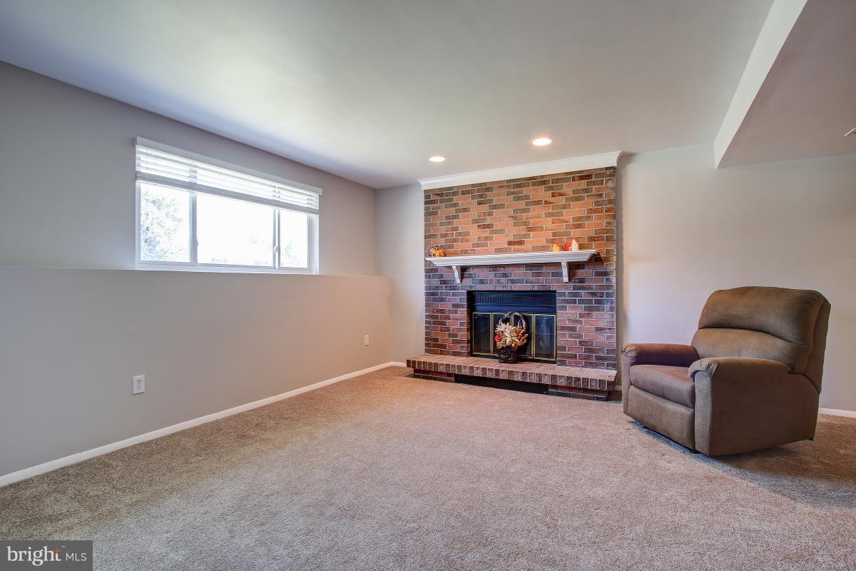 CRESTBROOK - Residential