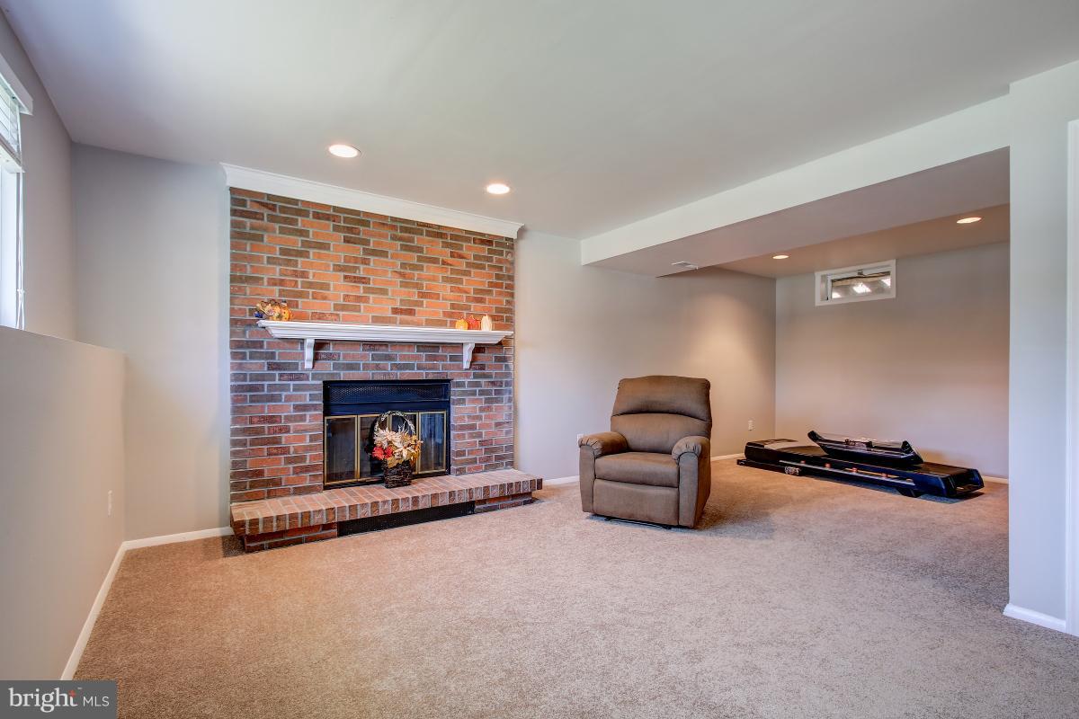 CRESTBROOK - Residential