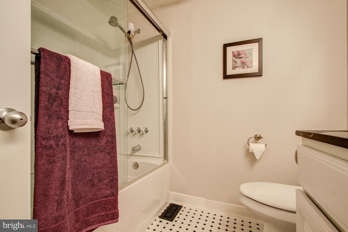 CRESTBROOK - Residential