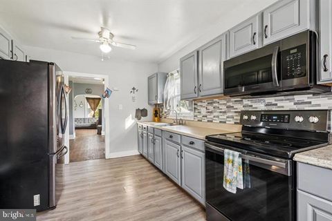 Tiny photo for 122 Penn St, PENNS GROVE, NJ 08069 (MLS # NJSA2018202)