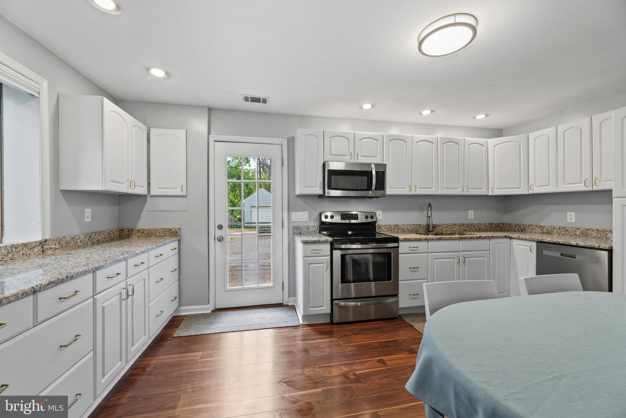 HUNTERS HARBOR - Residential