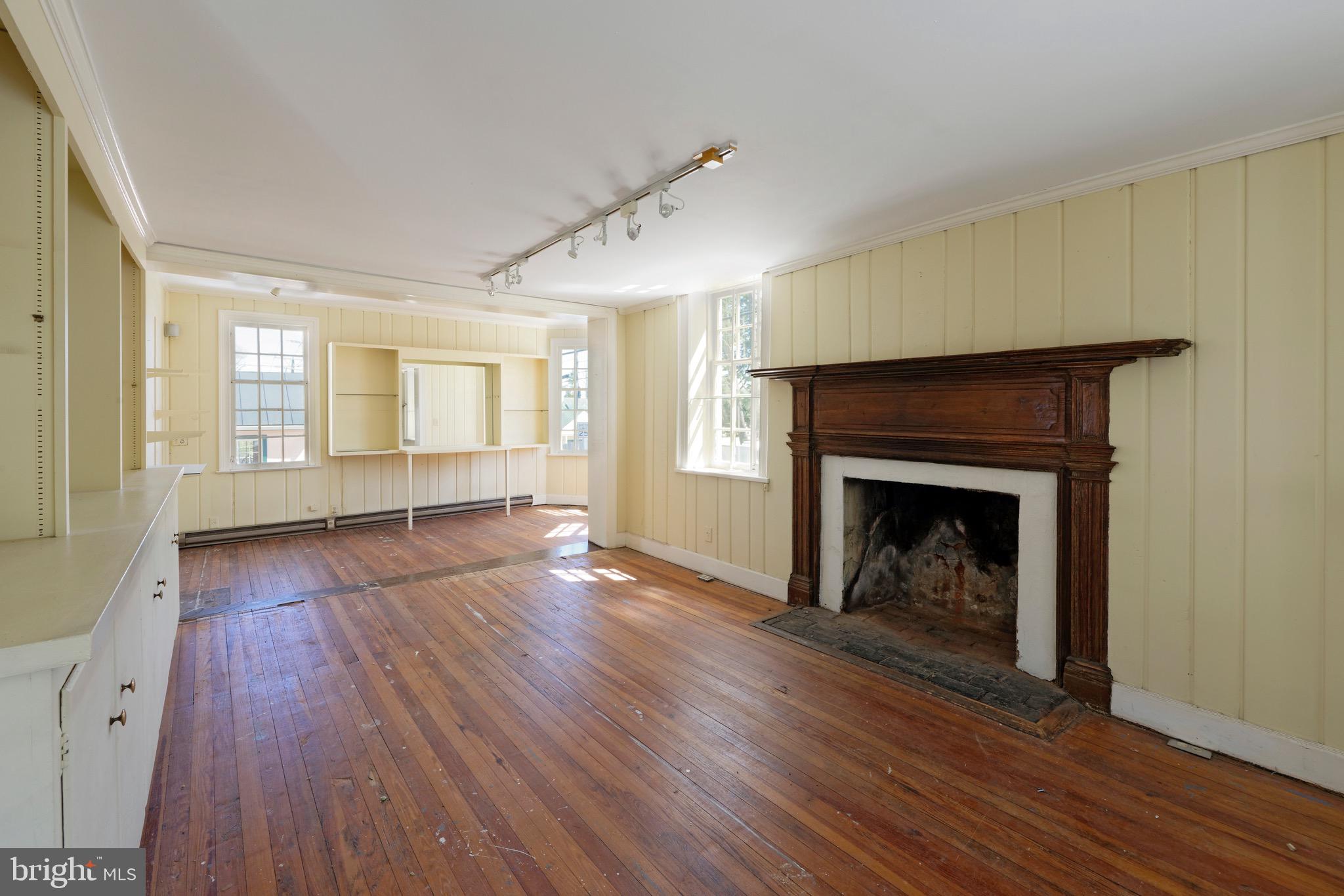 17 S MADISON STREET