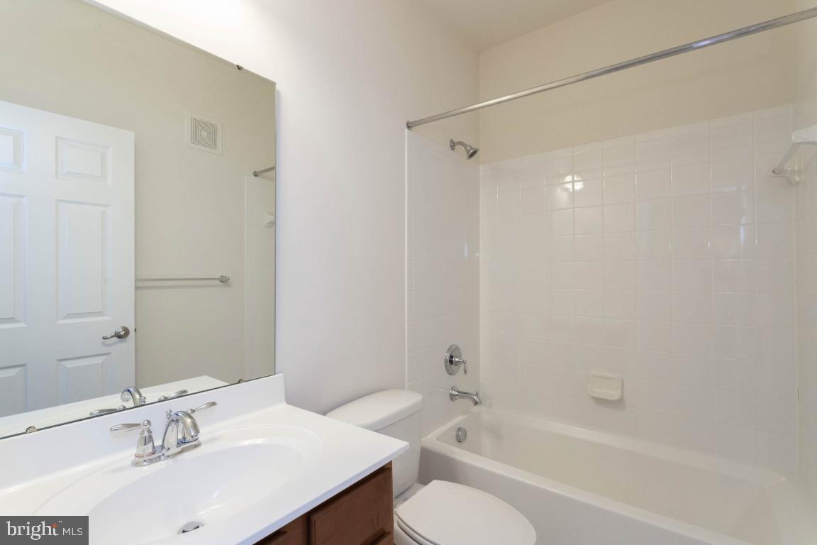 POTOMAC CLUB - Residential Lease