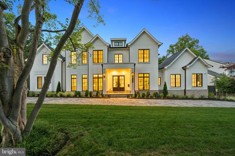 Photo of 5425 Moorland Lane, BETHESDA, MD 20814 (MLS # MDMC2108982) Photo of 5425 Moorland Lane, BETHESDA, MD 20814 (MLS # MDMC2108982)