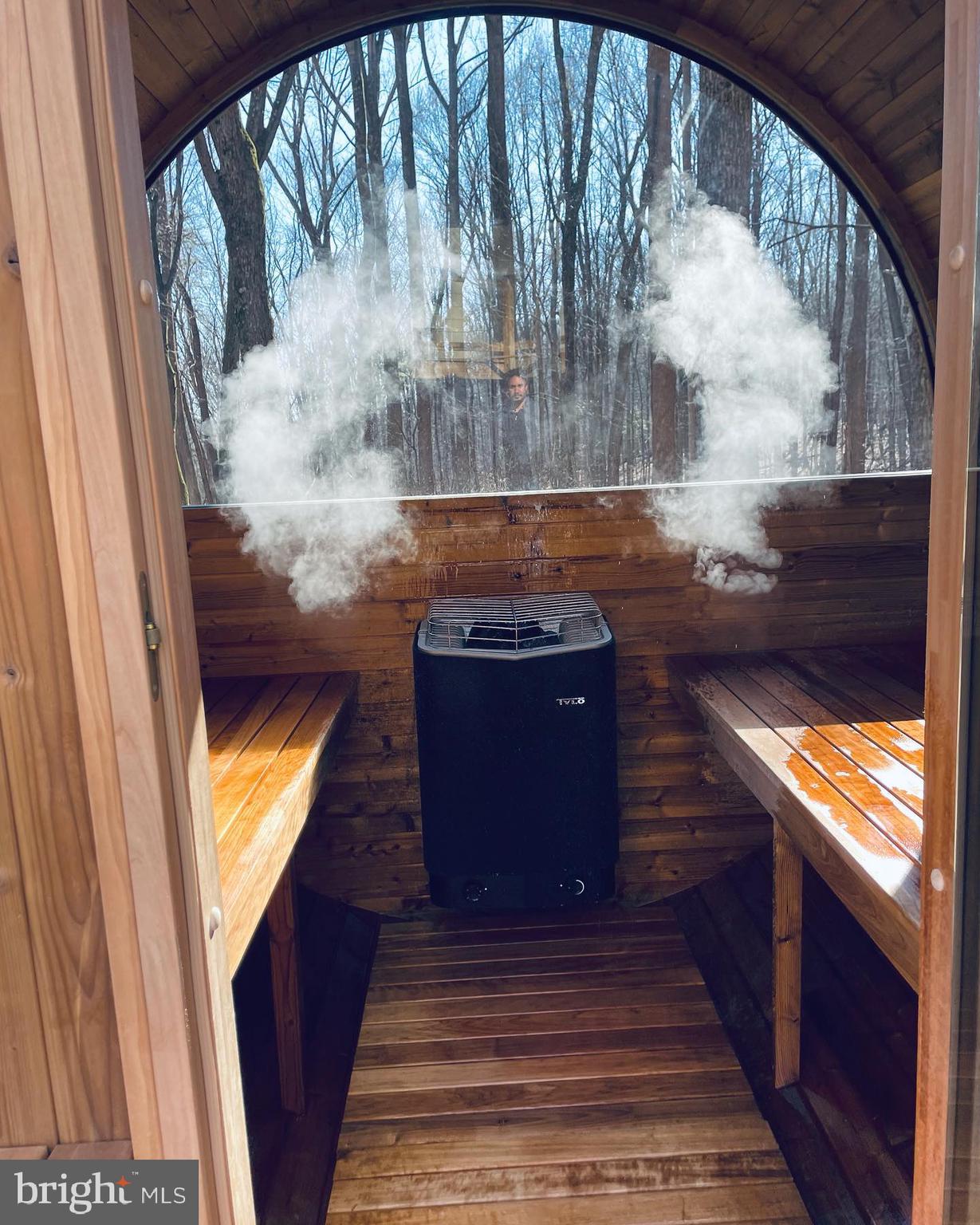 COOLFONT MOUNTAINSIDE - Residential