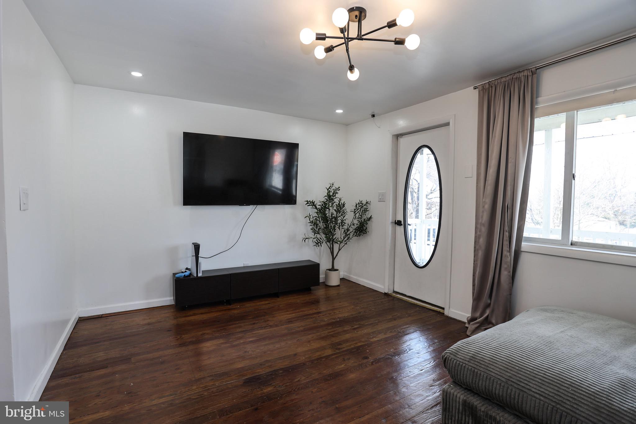 402 CATHERINE STREET