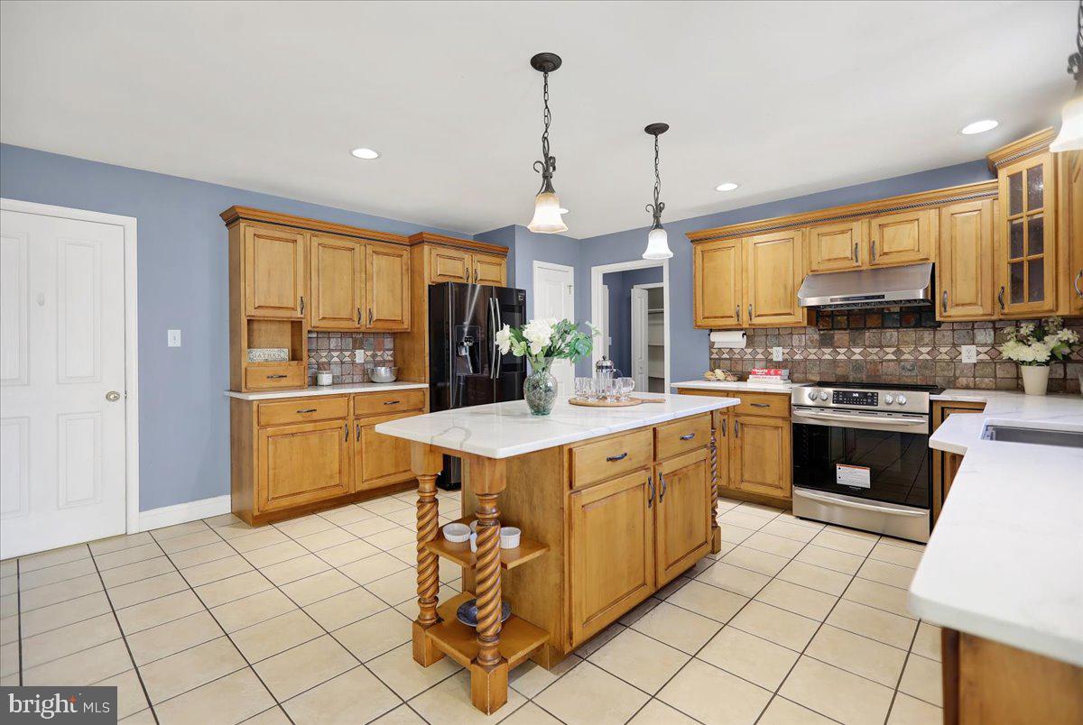 WEST LAWN - Residential