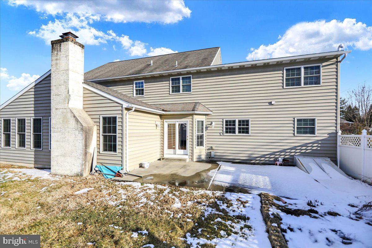 WEST LAWN - Residential